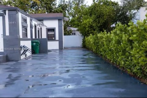 Villa ou maison à louer à Miami, Floride: 35.77 m2 № 1988075 - photo 8