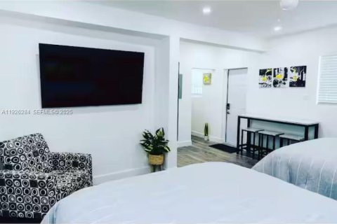 Villa ou maison à louer à Miami, Floride: 35.77 m2 № 1988075 - photo 2