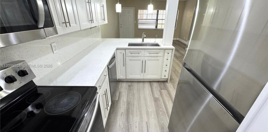 Condo in Coral Springs, Florida, 2 bedrooms  № 2393234