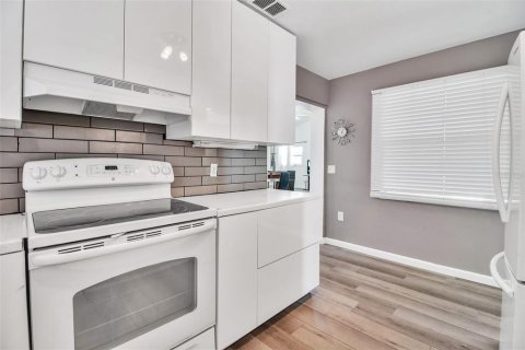 Villa ou maison à vendre à Holmes Beach, Floride: 2 chambres, 111.48 m2 № 1821140 - photo 8