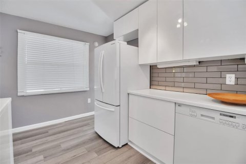 Villa ou maison à vendre à Holmes Beach, Floride: 2 chambres, 111.48 m2 № 1821140 - photo 16