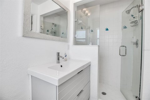 Villa ou maison à vendre à Holmes Beach, Floride: 2 chambres, 111.48 m2 № 1821140 - photo 11