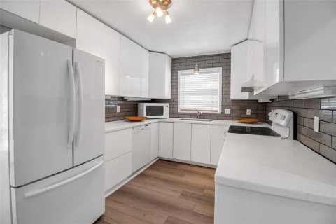 Villa ou maison à vendre à Holmes Beach, Floride: 2 chambres, 111.48 m2 № 1821140 - photo 28