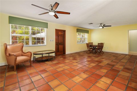 House in Key Biscayne, Florida 4 bedrooms, 168.8 sq.m. № 1865723 - photo 3