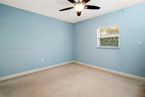 House in Key Biscayne, Florida 4 bedrooms, 168.8 sq.m. № 1865723 - photo 14