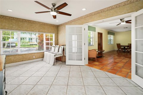 House in Key Biscayne, Florida 4 bedrooms, 168.8 sq.m. № 1865723 - photo 9