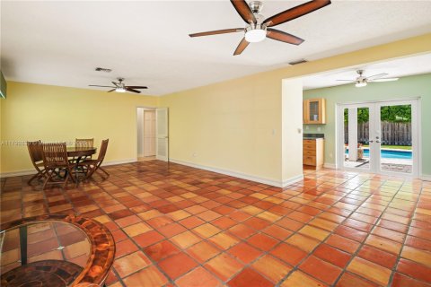 House in Key Biscayne, Florida 4 bedrooms, 168.8 sq.m. № 1865723 - photo 5