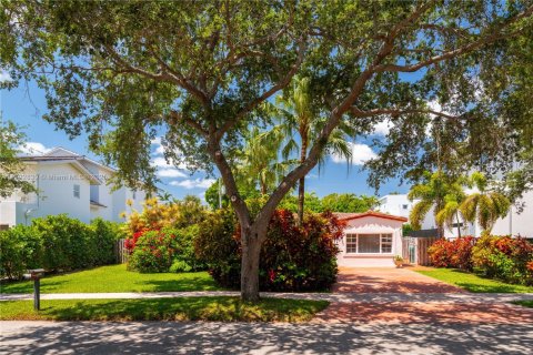House in Key Biscayne, Florida 4 bedrooms, 168.8 sq.m. № 1865723 - photo 1
