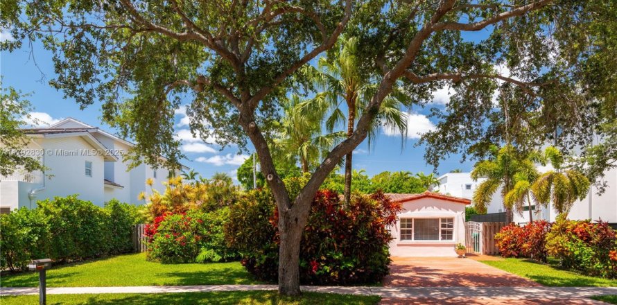 House in Key Biscayne, Florida 4 bedrooms, 168.8 sq.m. № 1865723