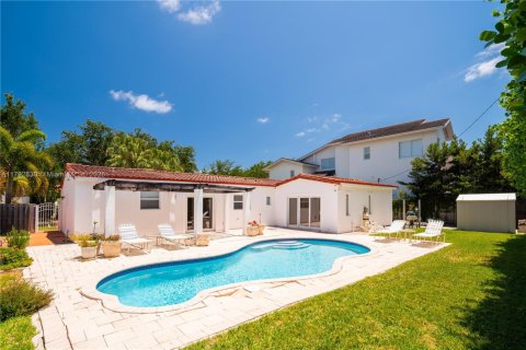 House in Key Biscayne, Florida 4 bedrooms, 168.8 sq.m. № 1865723 - photo 17
