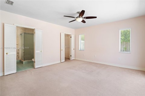 House in Key Biscayne, Florida 4 bedrooms, 168.8 sq.m. № 1865723 - photo 11