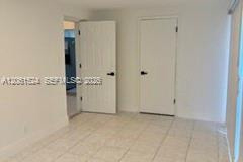 Villa ou maison à louer à Hollywood, Floride: 3 chambres, 102.19 m2 № 2274069 - photo 29