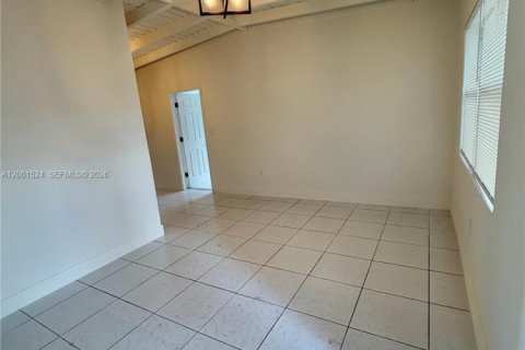 Villa ou maison à louer à Hollywood, Floride: 3 chambres, 102.19 m2 № 2274069 - photo 17