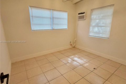 Villa ou maison à louer à Hollywood, Floride: 3 chambres, 102.19 m2 № 2274069 - photo 21
