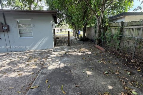 Villa ou maison à louer à Hollywood, Floride: 3 chambres, 102.19 m2 № 2274069 - photo 12