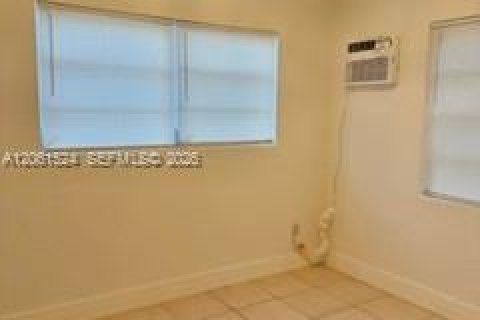 Villa ou maison à louer à Hollywood, Floride: 3 chambres, 102.19 m2 № 2274069 - photo 26