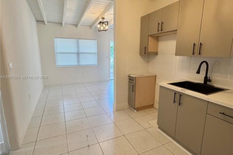 Villa ou maison à louer à Hollywood, Floride: 3 chambres, 102.19 m2 № 2274069 - photo 3
