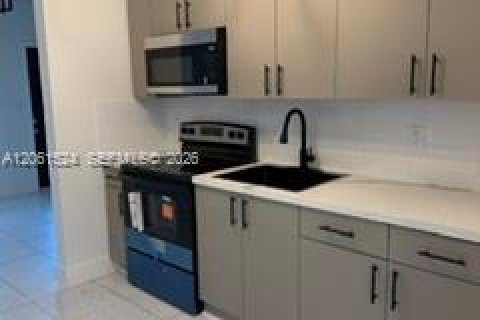 Villa ou maison à Hollywood, Floride 3 chambres, 102.19 m2 № 2274069