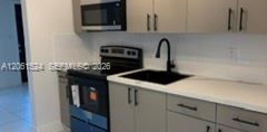 Villa ou maison à Hollywood, Floride 3 chambres, 102.19 m2 № 2274069