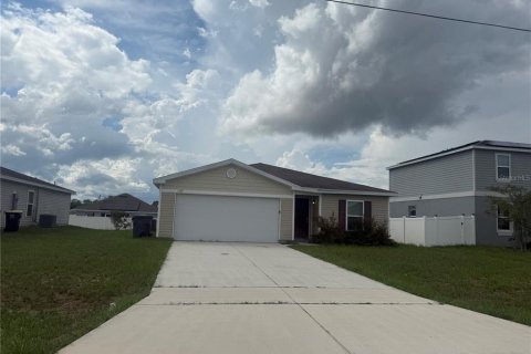 House in Poinciana, Florida 4 bedrooms, 130.06 sq.m. № 2379319 - photo 2