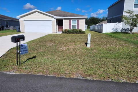 House in Poinciana, Florida 4 bedrooms, 130.06 sq.m. № 2379319 - photo 30