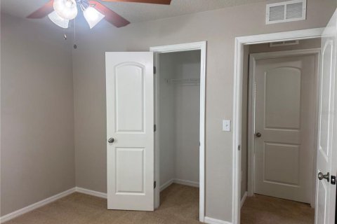 House in Poinciana, Florida 4 bedrooms, 130.06 sq.m. № 2379319 - photo 17