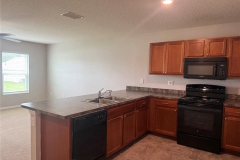 House in Poinciana, Florida 4 bedrooms, 130.06 sq.m. № 2379319 - photo 6