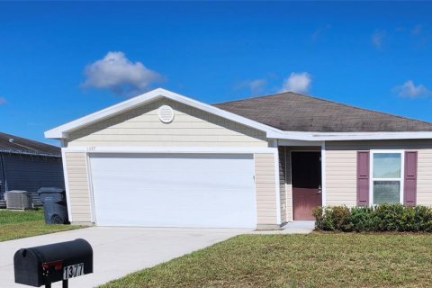 House in Poinciana, Florida 4 bedrooms, 130.06 sq.m. № 2379319