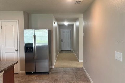 House in Poinciana, Florida 4 bedrooms, 130.06 sq.m. № 2379319 - photo 4