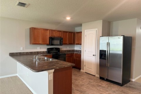 House in Poinciana, Florida 4 bedrooms, 130.06 sq.m. № 2379319 - photo 7