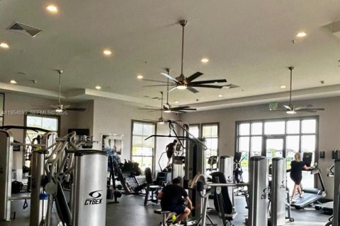 House in Hialeah, Florida 3 bedrooms, 143.53 sq.m. № 2008954 - photo 29