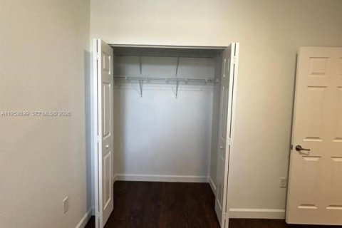 House in Hialeah, Florida 3 bedrooms, 143.53 sq.m. № 2008954 - photo 20