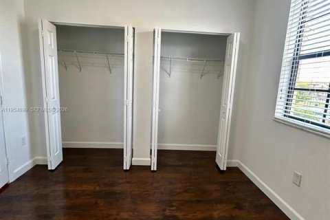 House in Hialeah, Florida 3 bedrooms, 143.53 sq.m. № 2008954 - photo 22