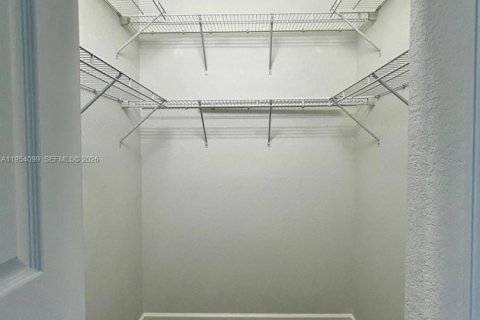 House in Hialeah, Florida 3 bedrooms, 143.53 sq.m. № 2008954 - photo 18