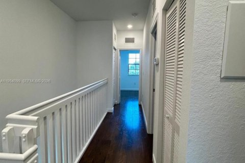 House in Hialeah, Florida 3 bedrooms, 143.53 sq.m. № 2008954 - photo 15