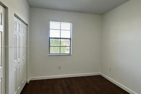 House in Hialeah, Florida 3 bedrooms, 143.53 sq.m. № 2008954 - photo 21