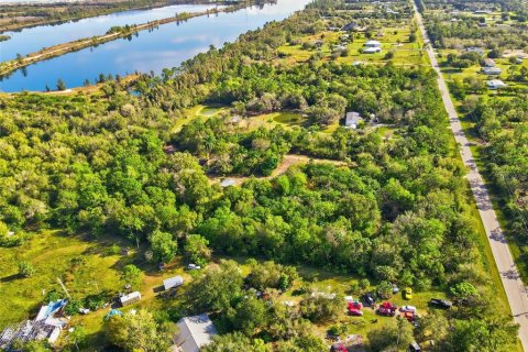 House in Punta Gorda, Florida 1 bedroom, 119.66 sq.m. № 2233755 - photo 10