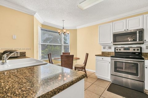 Villa ou maison à vendre à Pembroke Pines, Floride: 3 chambres, 205.87 m2 № 1987297 - photo 14