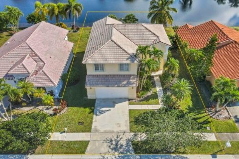 Villa ou maison à vendre à Pembroke Pines, Floride: 3 chambres, 205.87 m2 № 1987297 - photo 2