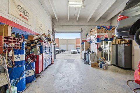 Commercial property in Miami, Florida № 2088329 - photo 6