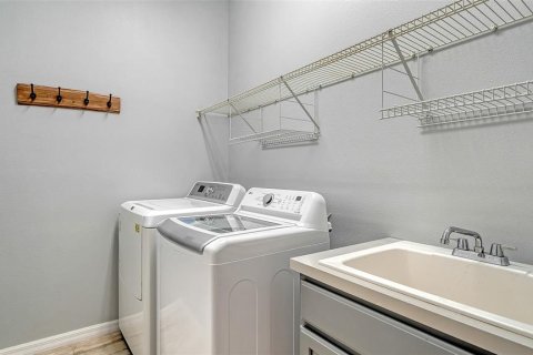 House in Bradenton, Florida 3 bedrooms, 192.59 sq.m. № 1652309 - photo 30