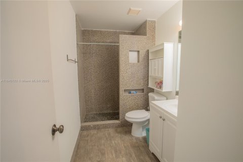 House in Miramar, Florida 3 bedrooms, 108.7 sq.m. № 1828834 - photo 18