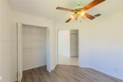 House in Miramar, Florida 3 bedrooms, 108.7 sq.m. № 1828834 - photo 17