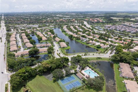 House in Miramar, Florida 3 bedrooms, 108.7 sq.m. № 1828834 - photo 26
