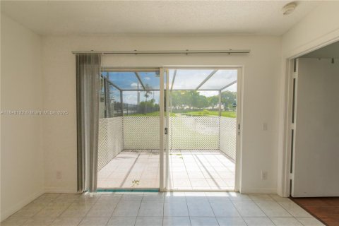 House in Miramar, Florida 3 bedrooms, 108.7 sq.m. № 1828834 - photo 7