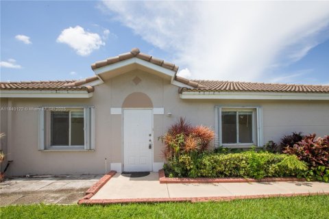 House in Miramar, Florida 3 bedrooms, 108.7 sq.m. № 1828834 - photo 1