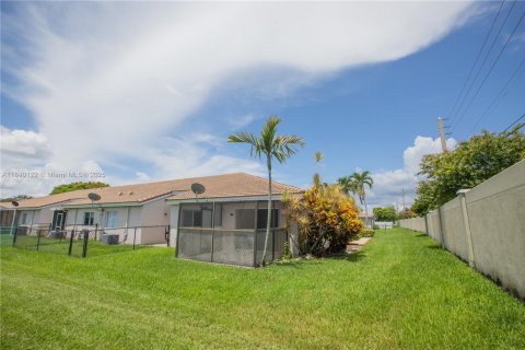 House in Miramar, Florida 3 bedrooms, 108.7 sq.m. № 1828834 - photo 24