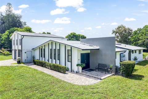 House in Southwest Ranches, Florida 3 bedrooms, 175.49 sq.m. № 1836023 - photo 20