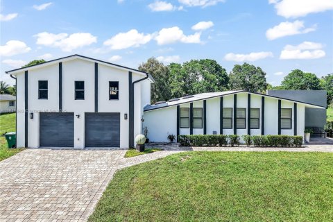 House in Southwest Ranches, Florida 3 bedrooms, 175.49 sq.m. № 1836023 - photo 1