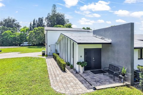 House in Southwest Ranches, Florida 3 bedrooms, 175.49 sq.m. № 1836023 - photo 26
